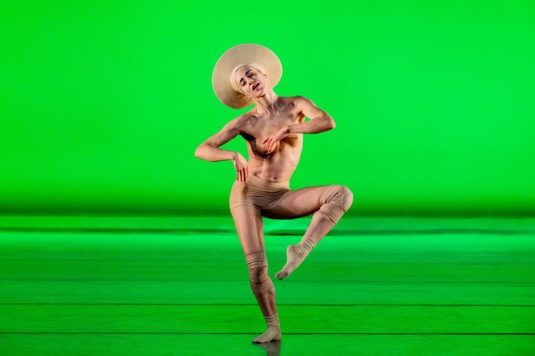 Tänzerin Clementine Schindler in Magnificat.⇒Sylvia-Ann Paré