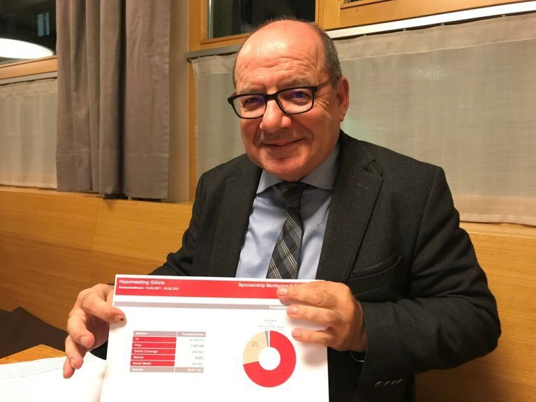 Walter Weber mit einer Sponsoren-Auswertung. ⇒Jochen Dedeleit