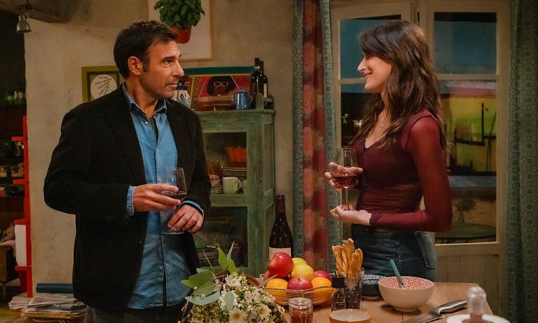 Wie zwei Menschen sich näherkommen wollen. ⇒Polyfilm