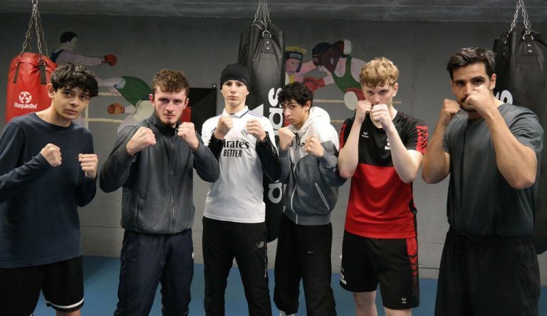 Alu Abubakarow (Zweiter von links) gilt als Hoffnungsträger beim Boxclub Dornbirn. ⇒Dedeleit (2)