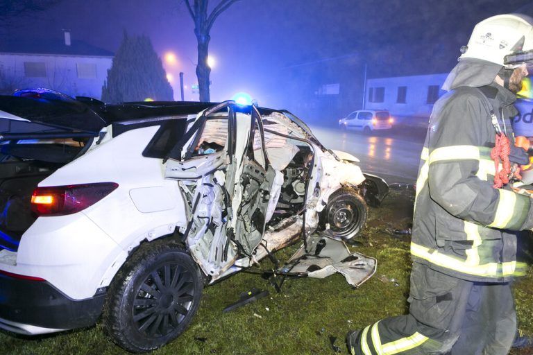 Am Pkw entstand Totalschaden.⇒⇒dietmar mathis