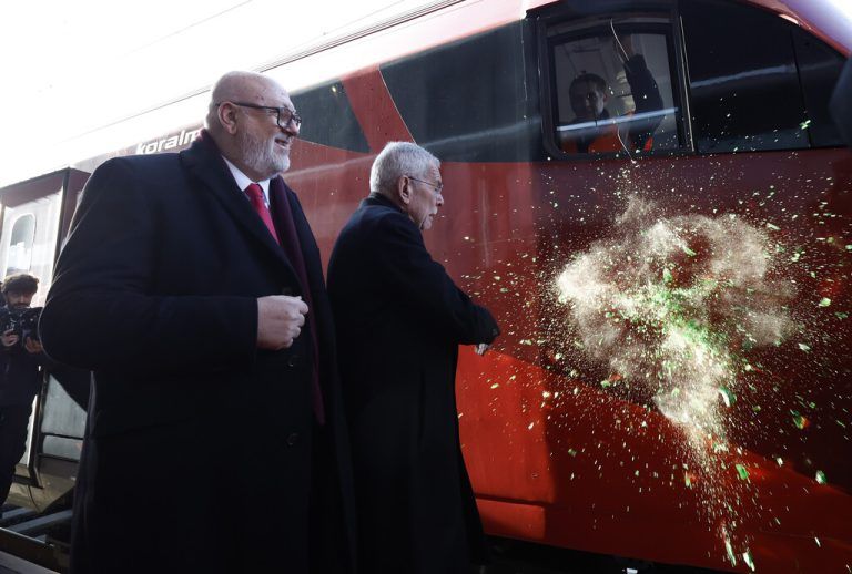 Andreas Matthä (CEO ÖBB Holding) und Bundespräsident Alexander Van der Bellen bei der Zugtaufe. ⇒APA