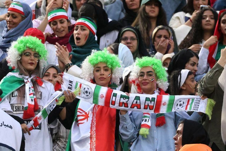 Auch die iranischen Fans sind besorgt.⇒apa