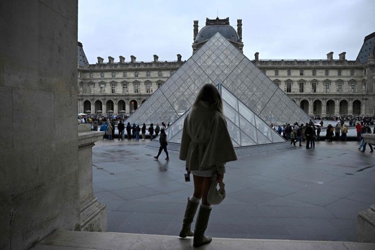 Das Louvre-Museum in Paris steckt in der Krise. ⇒DE ROSA/AFP
