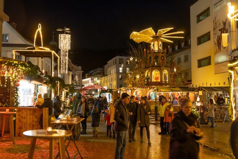 Die Adventmärkte heizen den umliegenden Handel mit an. ⇒hartinger
