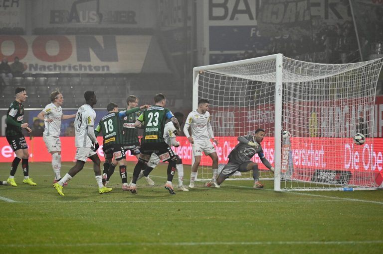 Die Altacher hatten gestern nichts im Griff: Hier fiel das 2:0. Ob der Krampus danach den Rheindörflern die Leviten las, ist nicht überliefert. ⇒APA, GEPA