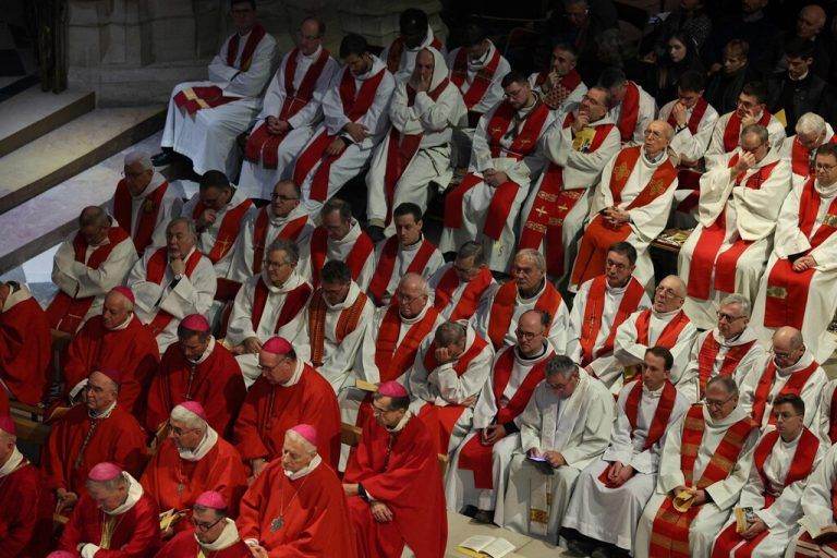 Die Messe in der Kathedrale Notre-Dame war gut besucht. APA/AFP/ALAIN JOCARD