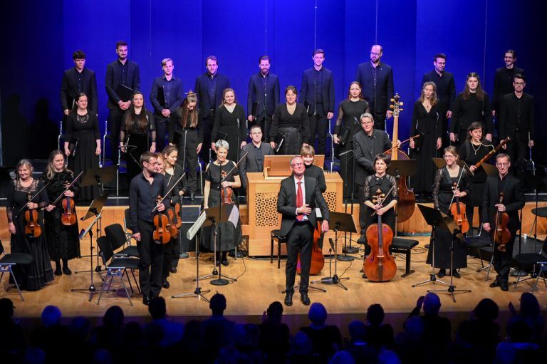 Die Orchester glänzten mit kunstvollen Chorsätzen.⇒Löbl