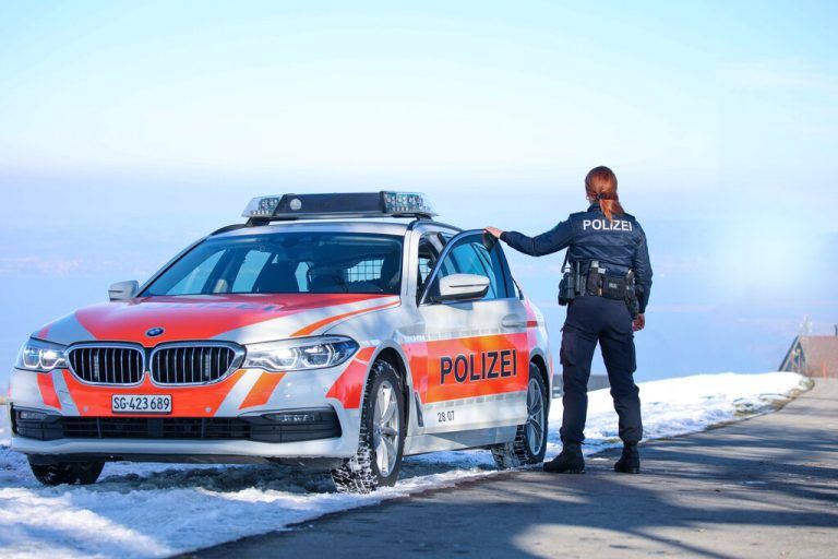 Die schweizer Beamten hatten viel zu tun. ⇒Kapo St. Gallen