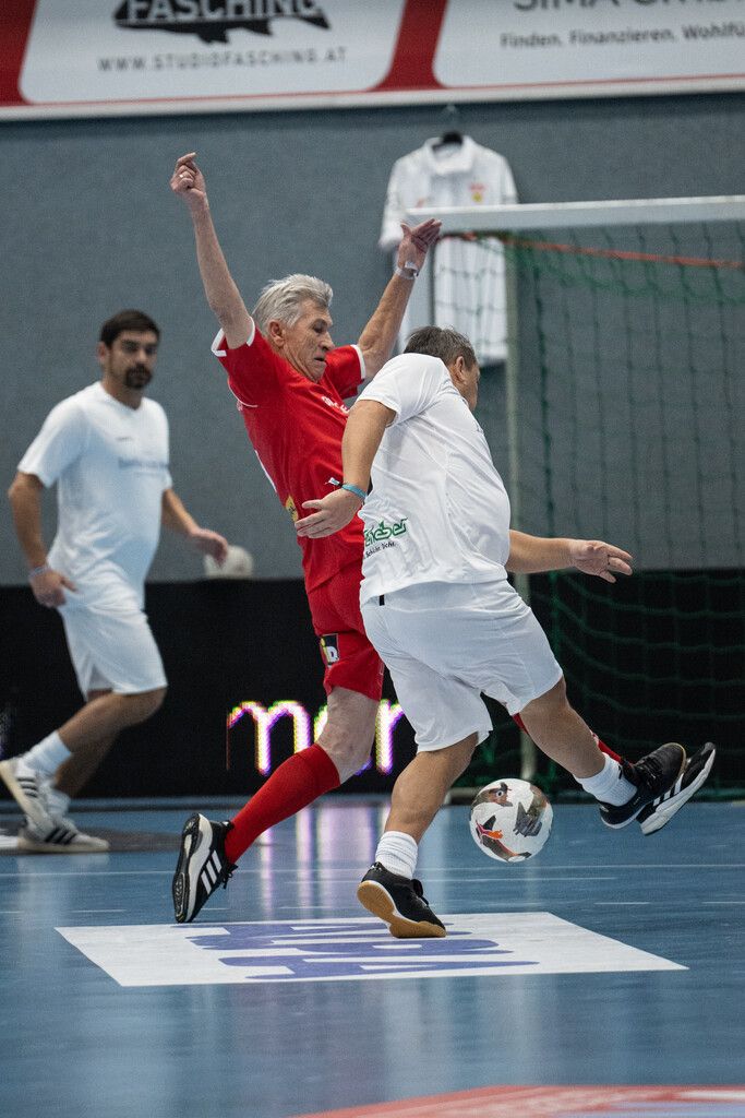 Beim Legendencup war auch Weltmeister Klaus Augenthaler dabei – Fuchsbichler sei Dank. ⇒Serra (2)