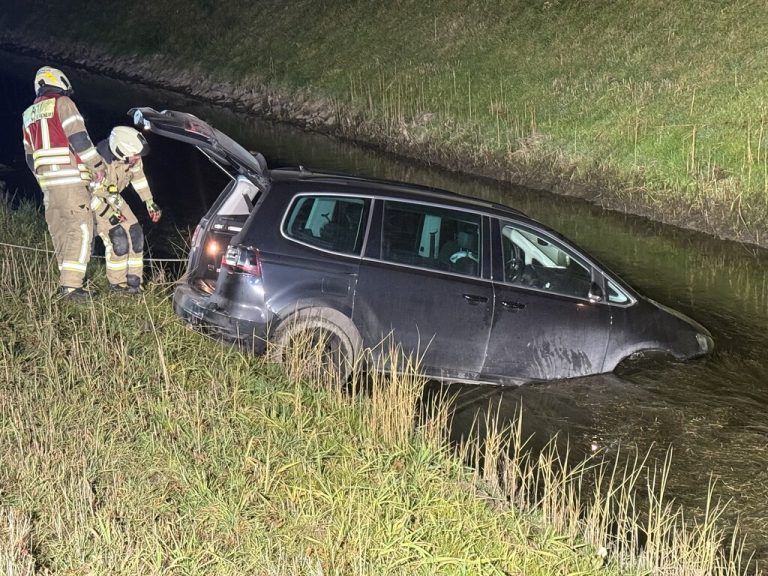 Alko-Lenkerin im Graben