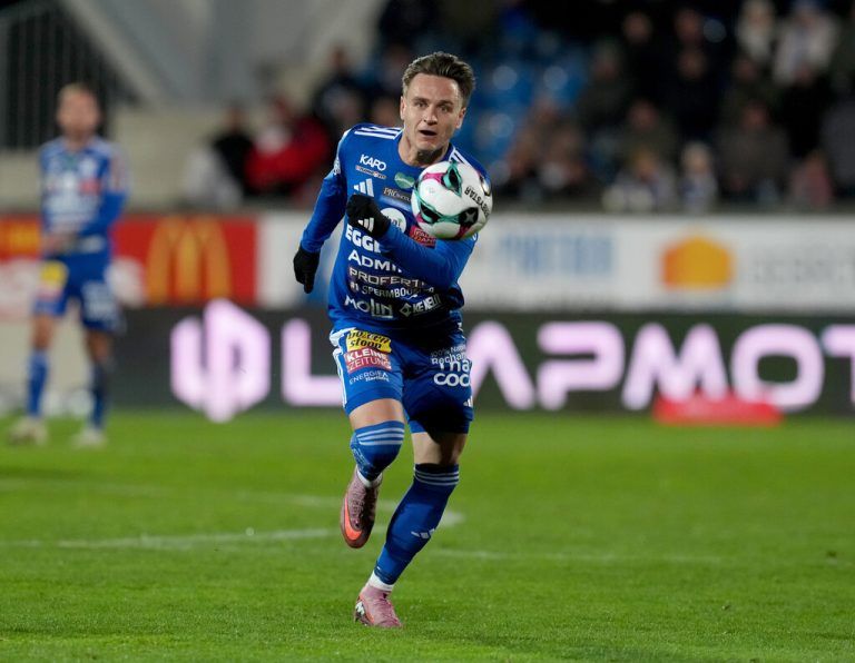 Fridrikas erwirkte einen Elfmeter.⇒gepa