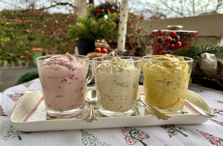 Hausgemachtes Saucen-Trilogie: cremig, fruchtig und würzig für unvergessliche Fondue- oder Raclette-Momente.⇒Ulrike Hagen