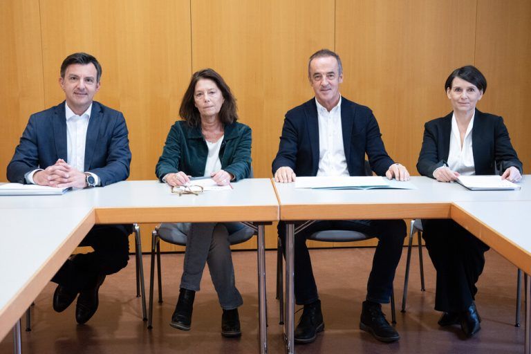 Informierten über die Befragung: Bürgermeister Martin Staudinger, Heidi Lorenzi vom IfS, Vogewosi-Geschäftsführer Hans-Peter Lorenz und Prokuristin Carina Welzig-Steu.⇒Serra