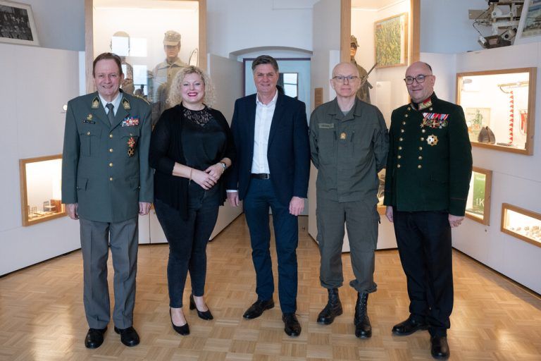 Landesrat Allgäuer (Mitte) beim Symposium des Landeskameradschaftsbundes.⇒⇒land vlbg/serra