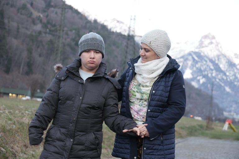 Mariami und ihre Mutter hoffen, dass das neue Zuhause ihr endlich ein Zimmer bietet, das zu ihr passt.Hartinger (6), Privat (2)