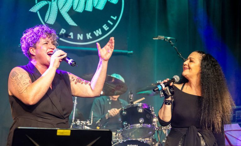 Martina Breznik (l.) und Petra Bonmassar mit betörender Stimmgewalt.⇒Furxer