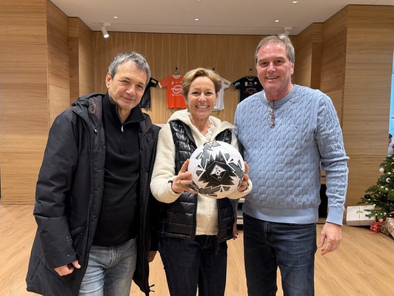 Michael Zangerl mit Martina Rüscher und Alfons Kirchmann (v.l.).