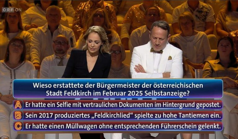 Quizfrage mit Vorarlberg-Bezug sorgte für Lacher in ARD-Show: Sängerin Michelle und Schauspieler Wotan Wilke Möhring rätseln in „Wer weiß denn sowas?“ über eine Müllwagen-Szene mit Feldkirchs Bürgermeister Manfred Rädler.⇒Sreenshot ORF Medietehk