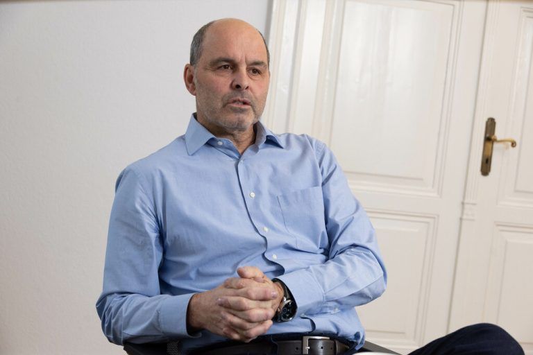 Ralph Pezzey.⇒hartinger