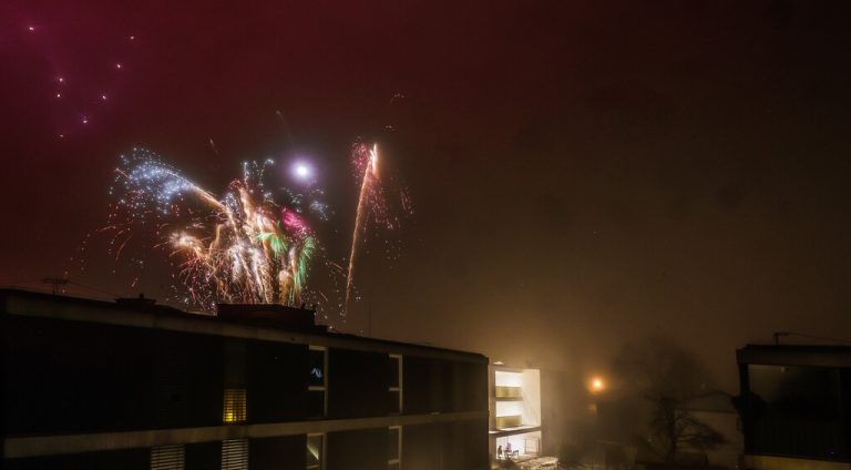 Silvesterraketen im Nebel, letztes Jahr in Lauterach.⇒Steurer