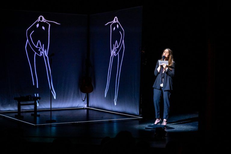 Sophia Hungers Lesung aus ihrem Debütroman „Walzer für Niemand“ war alles andere als gewöhnlich. ⇒Furyer