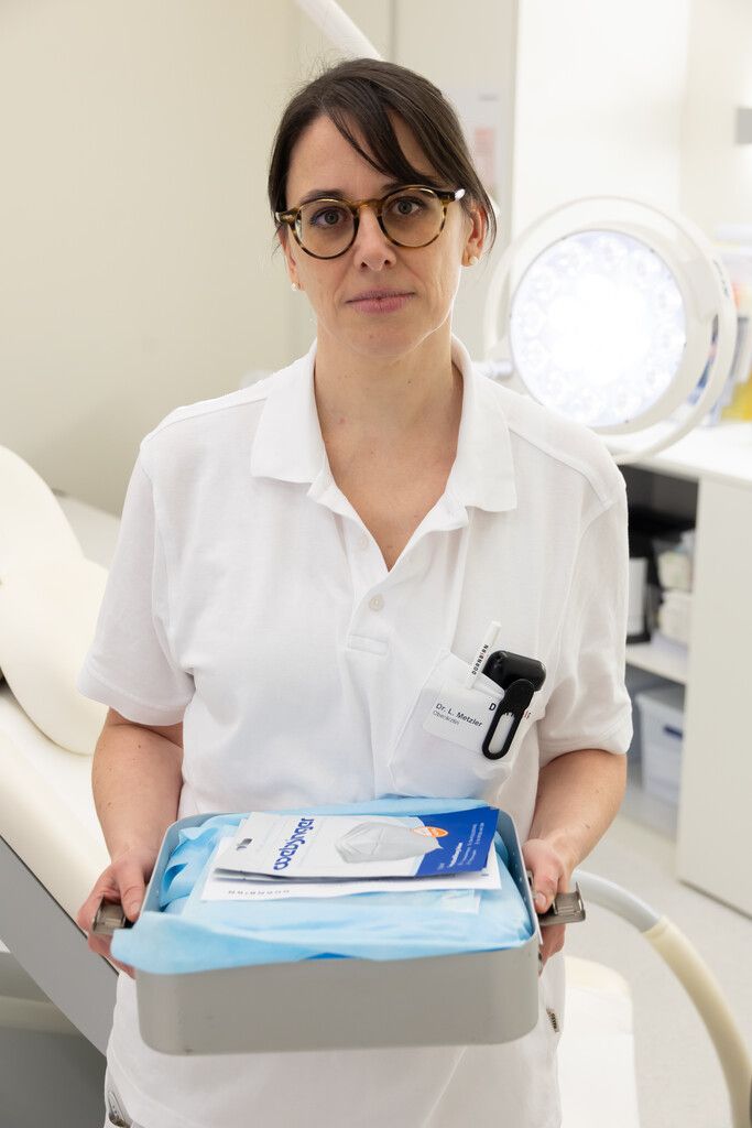 Steril verpackte Metallboxen enthalten alles, was für die Spurensicherung benötigt wird.