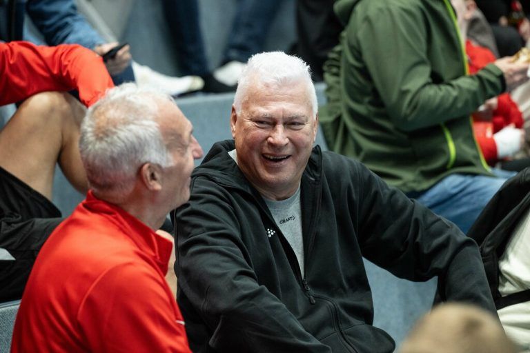 Toni Polster war auch bei der Premiere im letzten Jahr mit dabei. Hier zeigt er sich bestens gelaunt im Gespräch mit Conny Dorn.