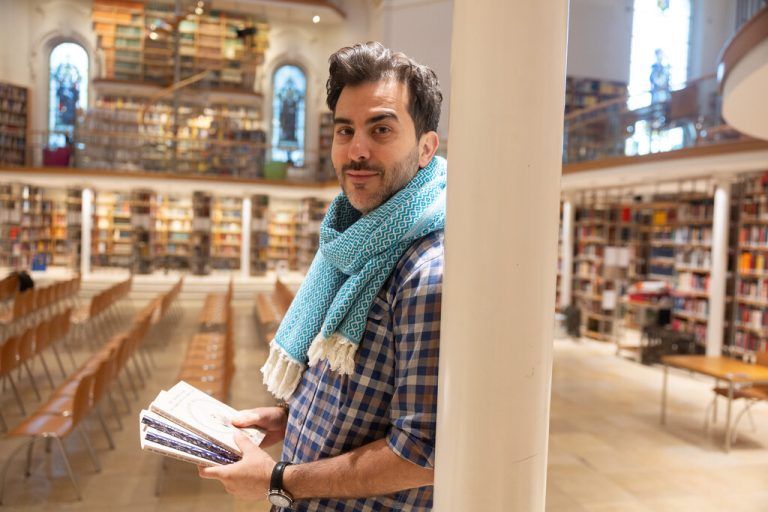 Akin Can verbrachte als Jugendlicher viel Zeit in der Landesbibliothek. ⇒Hartinger (2)