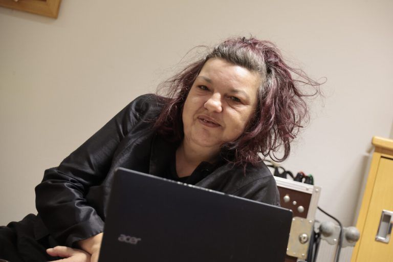 Alex Sutter hat beruflich viel mit Kindern und Jugendlichen unterschiedlichster Herkunft zu tun. Dabei erlebe sie stets ein respektvolles Miteinander. ⇒Hartinger