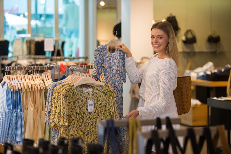 Bequem einzukaufen geht schnell. Bewusster entscheiden fällt oft leichter, wenn man im regionalen Handel vor Ort einkauft. steurer