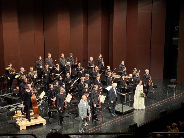 Die Aufführung des Kammerorchester Basel endete mit einem eindringlichen Ruf nach Freiheit.⇒Kohler