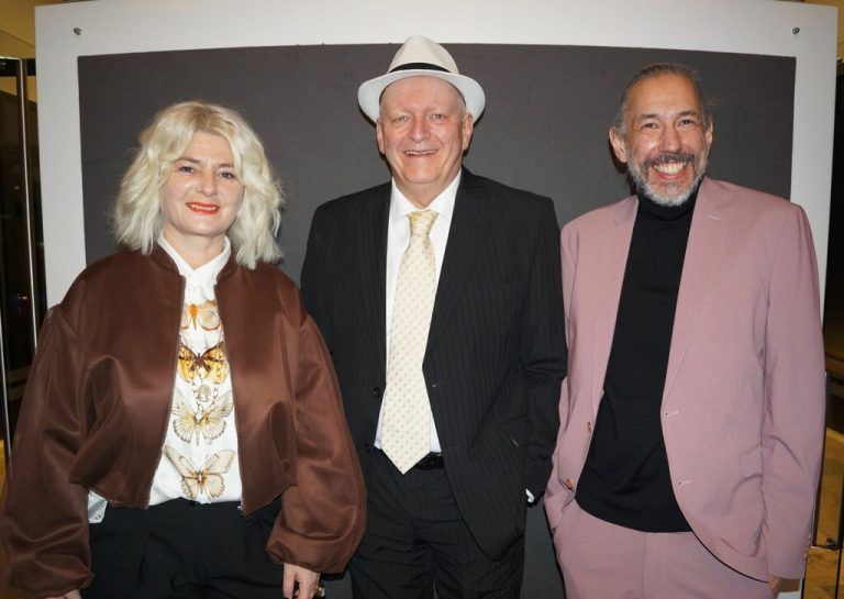 Die Autoren von Carl Lampert Kirsten Ossoinig und Peter Mair mit Regisseur Hermann Weiskopf. Yasmin ritter (7)