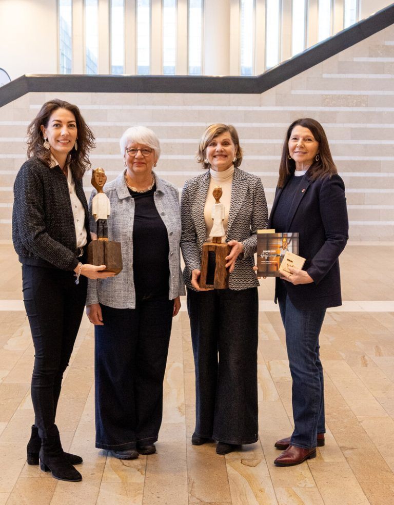 Die Figuren sollen im Landtag von Klub zu Klub wandern, so Marte.⇒vp