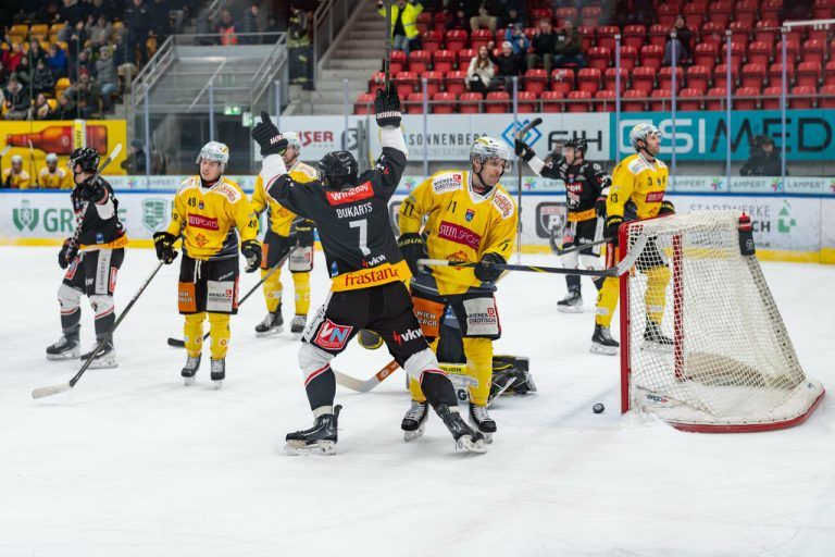 Die Kulisse war zwar trostlos, die Leistung der Pioneers aber stark. ⇒Klaus Hartinger (2)