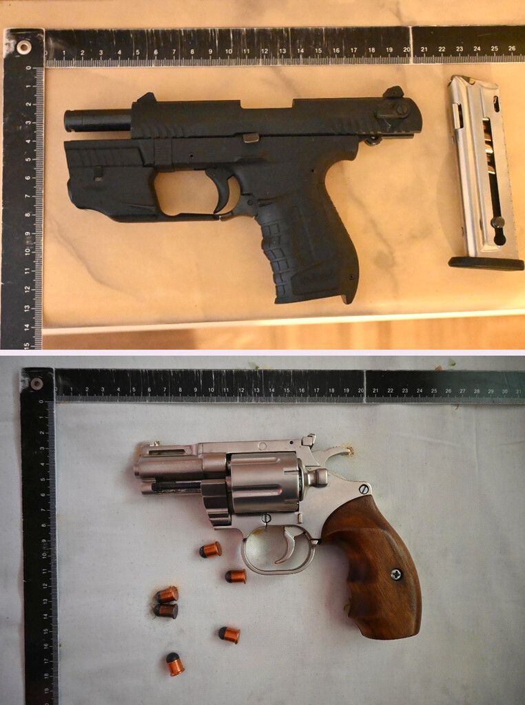 Die Polizei fand zwei nicht registrierte Schusswaffen in der Wohnung.⇒APA