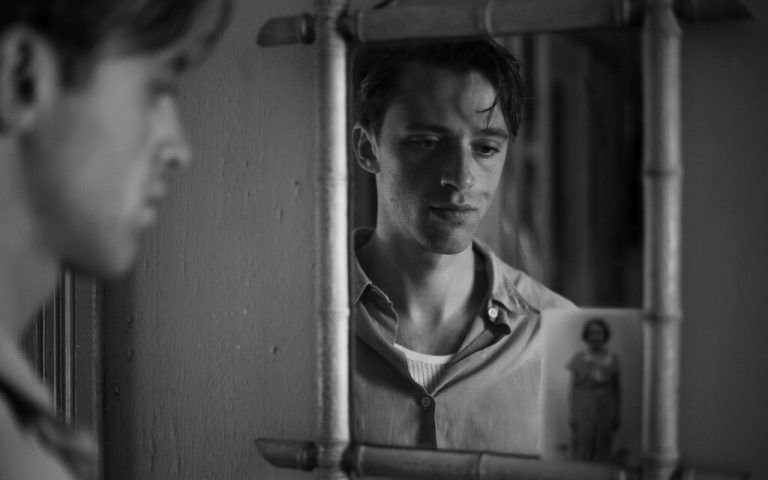 François Ozon verfilmt „Der Fremde“ in Schwarz-Weiß. ⇒Weltkino