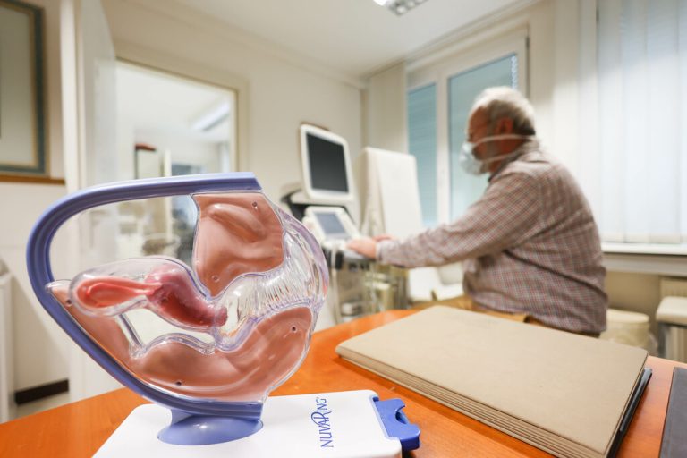 Hostenkamp war jahrzehntelang der einzige Arzt im Land, der Schwangerschaftsabbrüche angeboten hat. ⇒Hartinger