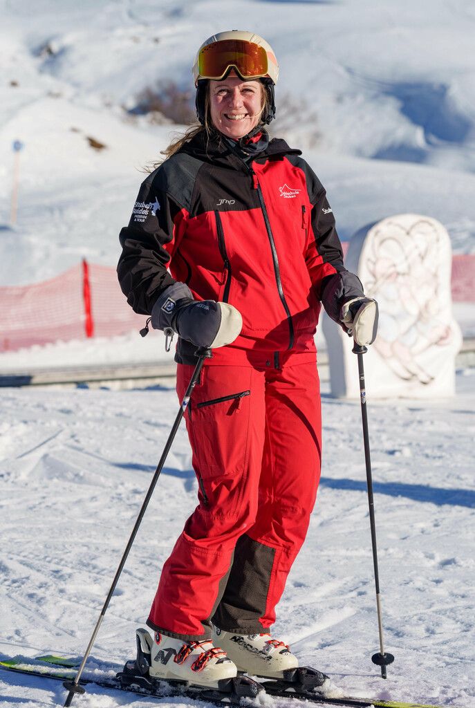 Ihren Sommerjob hat Dominique Zerlauth so gewählt, dass sie im Winter auf der Piste stehen kann.