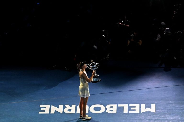 Jelena Rybakina hat erstmals die Australian Open gewonnen. ⇒AFP