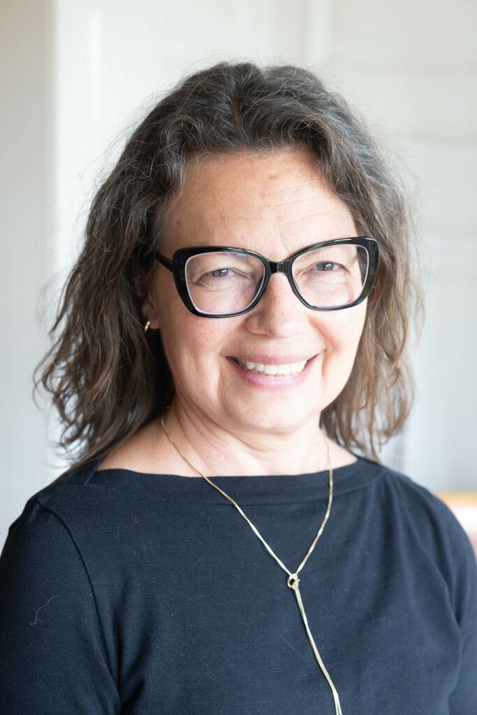 Koordiniert wird das Netzwerk von Monika Paterno (oben). Jungen Lehrkräften soll mit der Erfahrung älterer Lehrpersonen Rückhalt gegeben werden.⇒kh/st