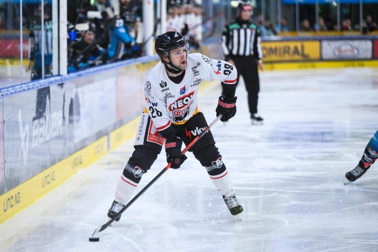 Louie Roehl bereitete den 2:1-Anschlusstreffer durch Ramon Schnetzer mustergültig vor. Am Ende verloren die Pioneers in Ljubljana deutlich mit 5:2. ⇒GEPA