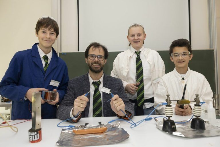 Naturwissenschaft wird in der „Mehrerau“ lebhaft unterrichtet.Shourot/Collegium Bernardi