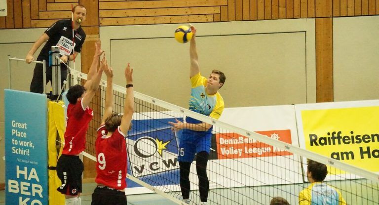 Nick Wägner vom VCW beim Angriff, Theo Reiter wird fehlen. ⇒VCW