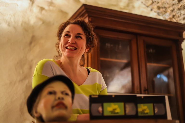 Susi Claus stellt das Programm vor.⇒steurer(2)