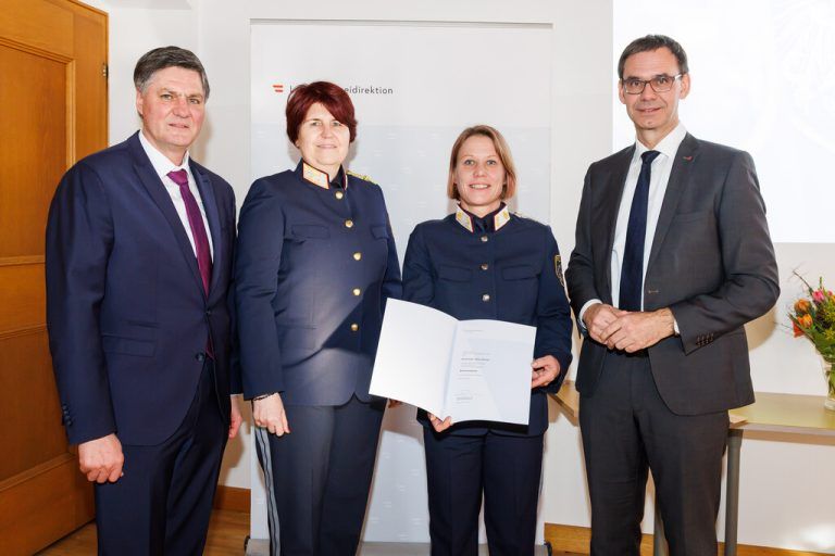 Allgäuer, Bachmann, Karner und Wallner (v.l.) bei der feierlichen Übergabe. ⇒lv/Hofmeister