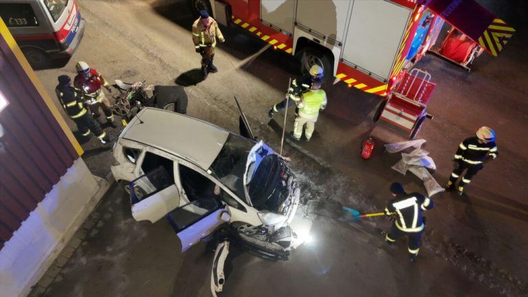 Am Unfallfahrzeug enstand ein Totalschaden.Shourot