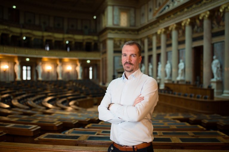 Antonio Della Rossa (44) sitzt als einziger Vorarlberger Sozialdemokrat im Nationalrat, ist Teil des U-Ausschusses rund um die Causa Pilna­cek und Bludenzer Stadtparteiobmann.⇒SPÖ