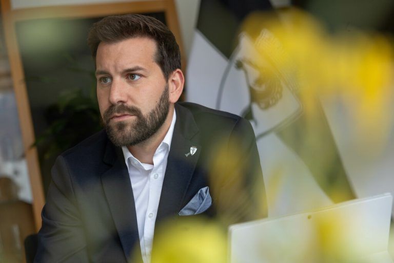 Bürgermeister Simon Tschann hat laut Gericht Amtsmissbrauch begangen. Das Urteil ist nicht rechtskräftig und es gilt die Unschuldsvermutung.Hartinger