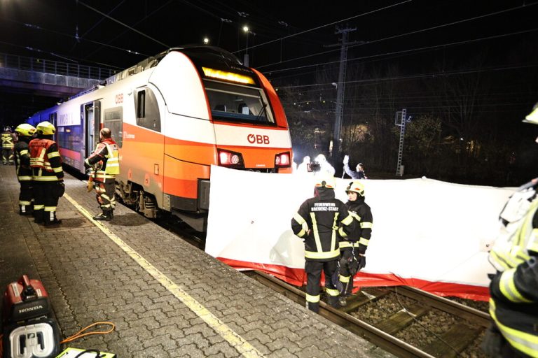 Der 40-Jährige erlag noch an der Unfallstelle seinen schweren Verletzungen.⇒vol.at/vlach